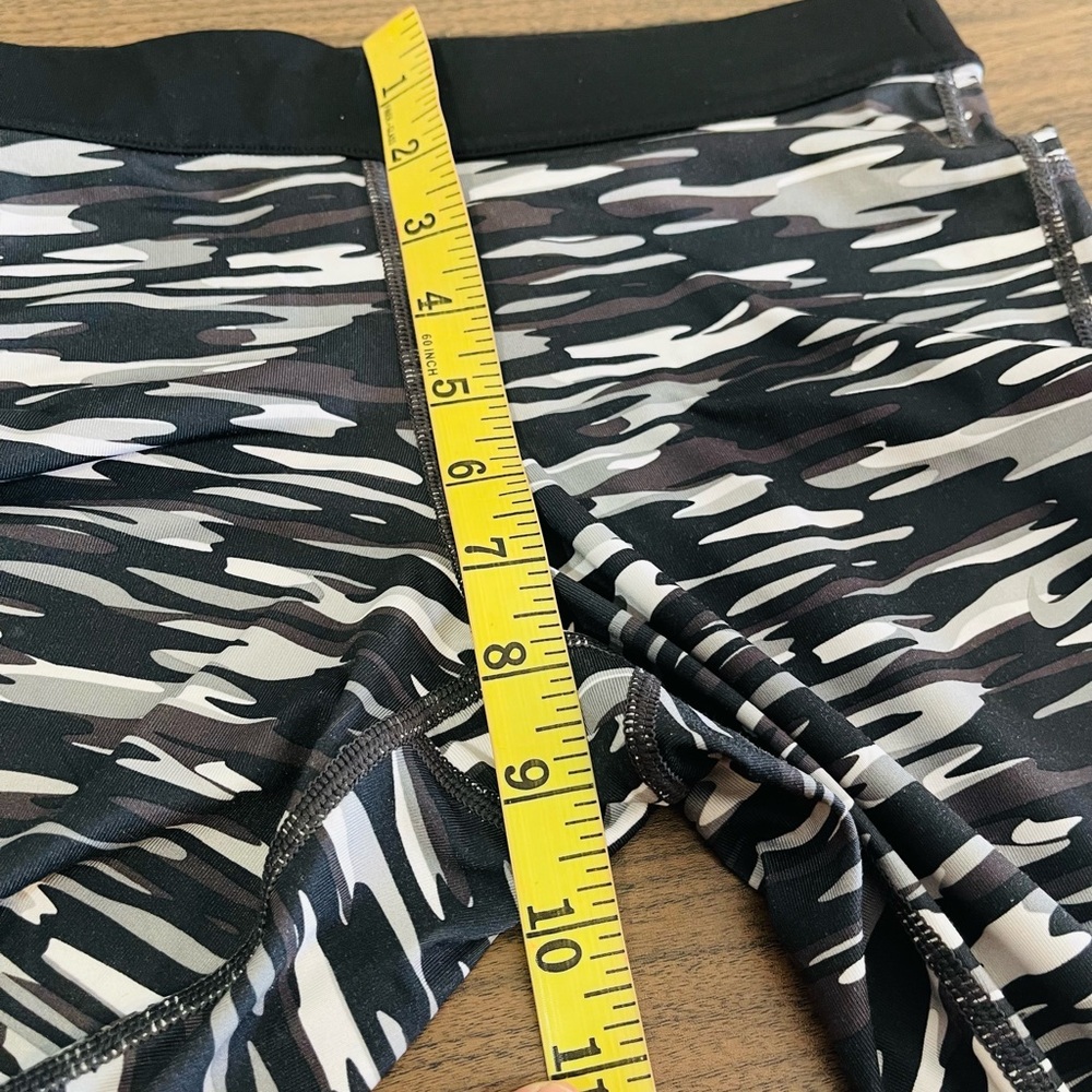 Nike Black and Gray Patterned Leggings - Picture 7 of 8